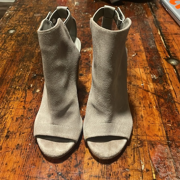 VINCE Addison Open Toe Suede/Leather Block Heeled Size 7.5 - Picture 2 of 6